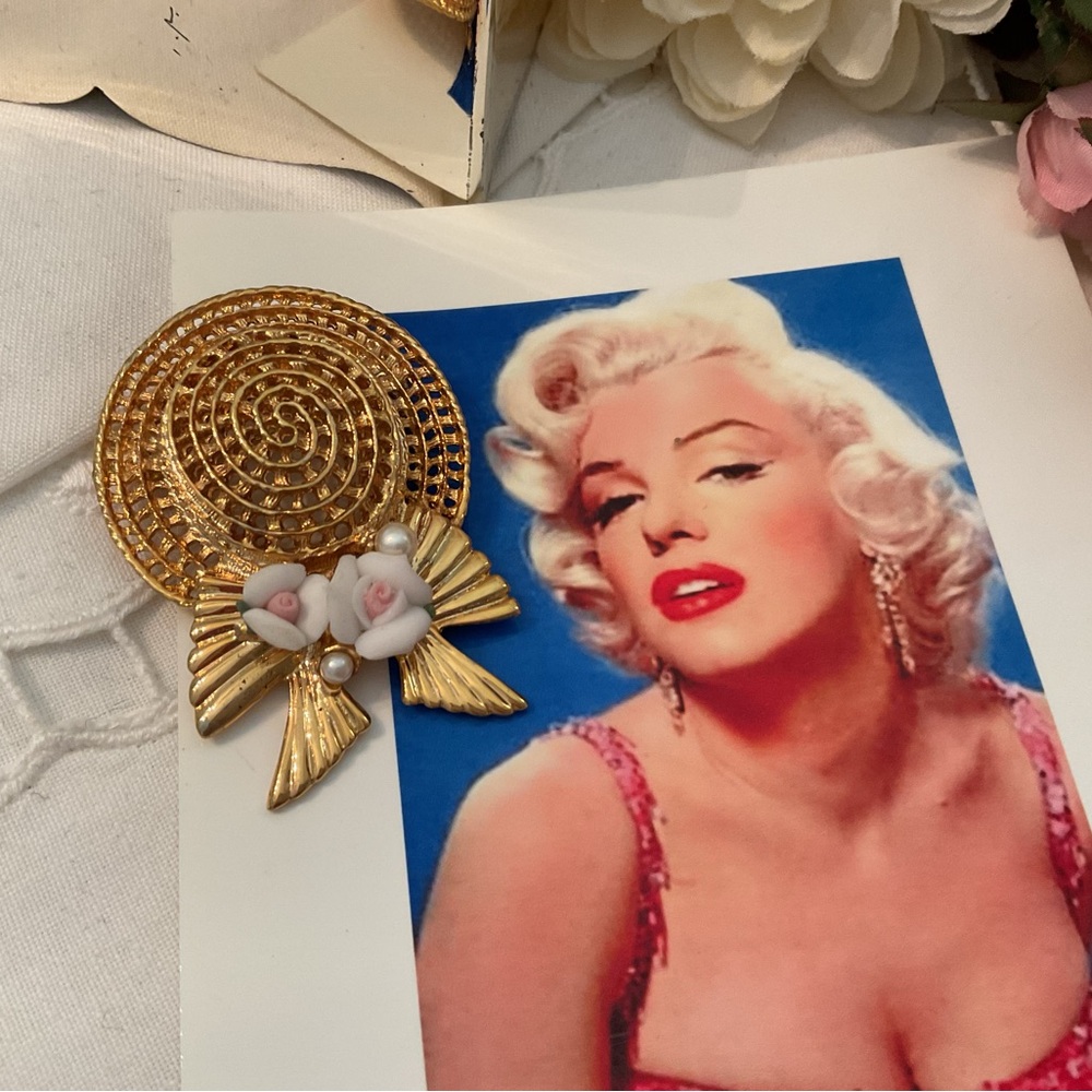 VINTAGE ART DECO HAT PORCELAIN ROSE BROOCH PIN, PEARL ACCENTS BY 1928 JEWELRY